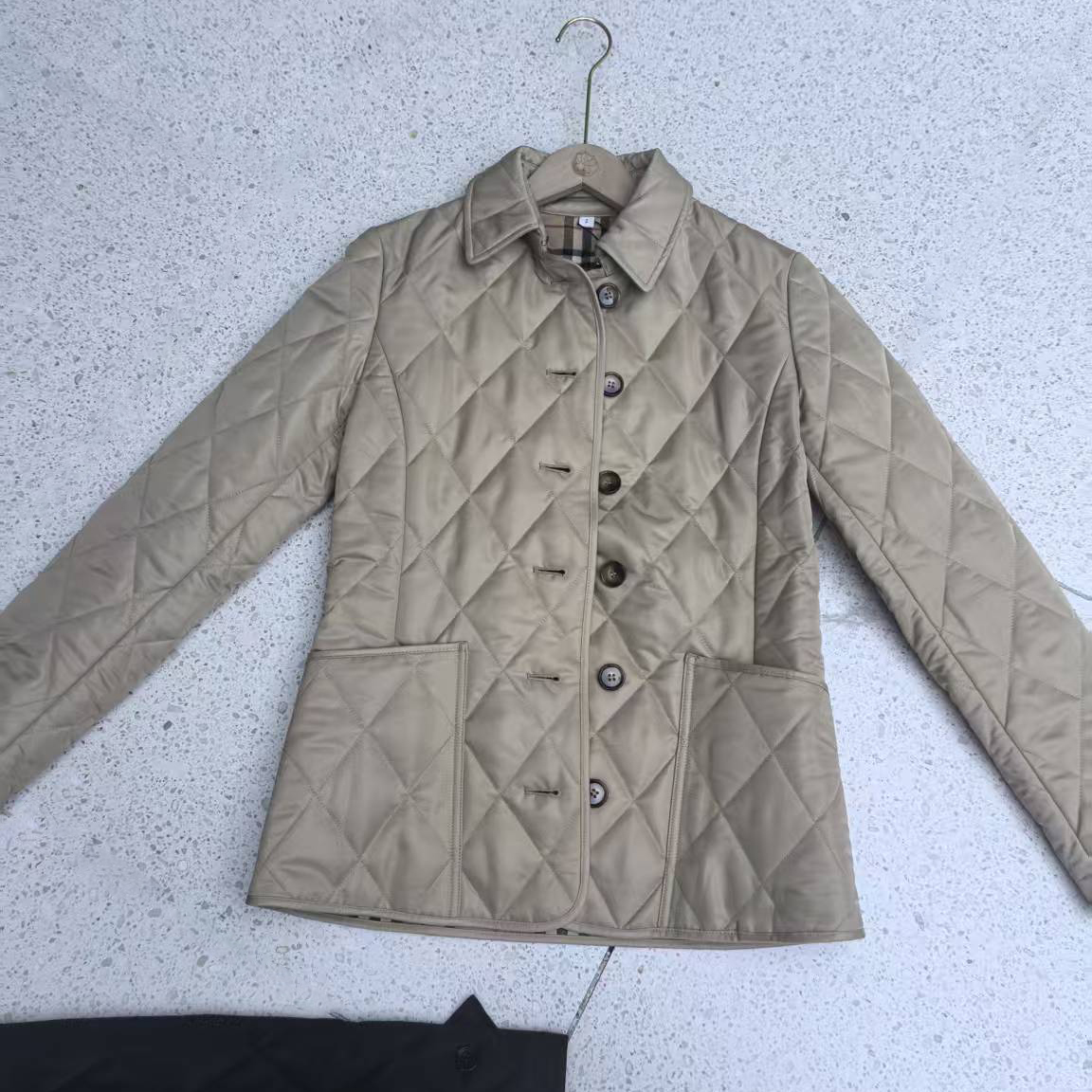 宝丫轻奢 女式时尚经典菱格方领棉服K1223