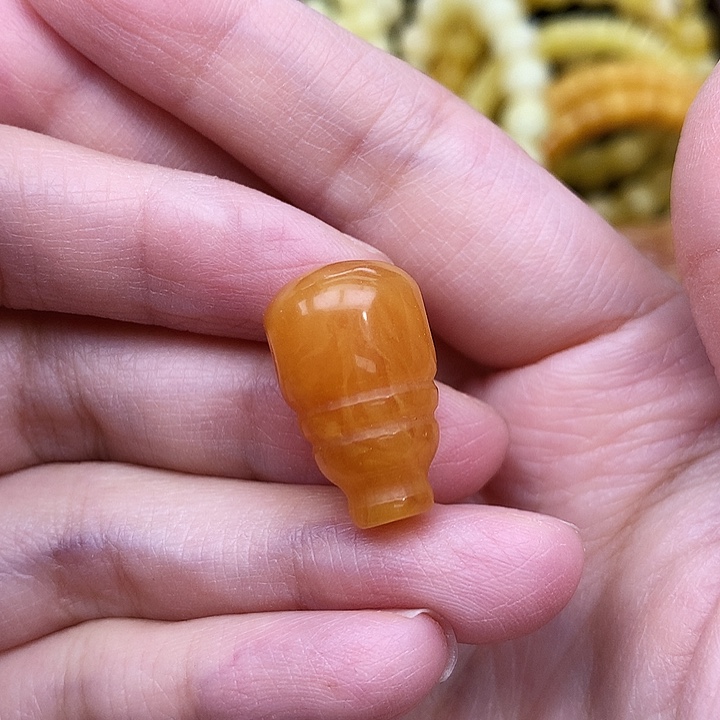 蜜蜡未镶嵌珠宝奇石