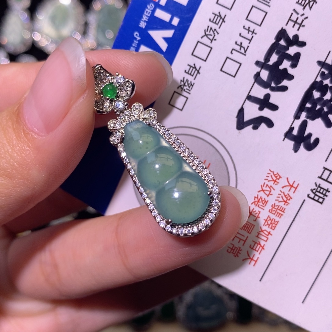 翡翠未镶嵌颈饰天然