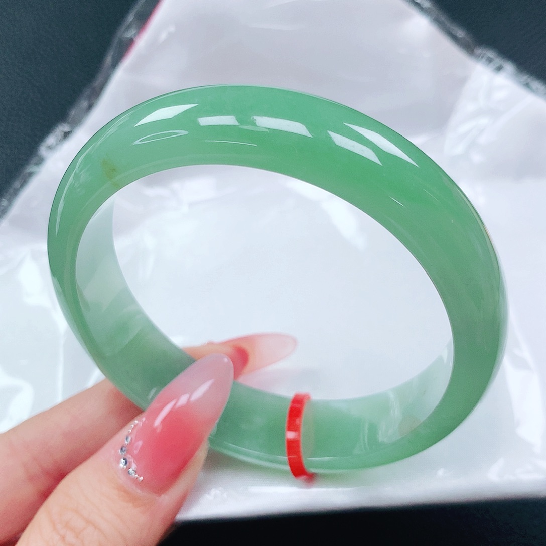 翡翠手镯未镶嵌57圈