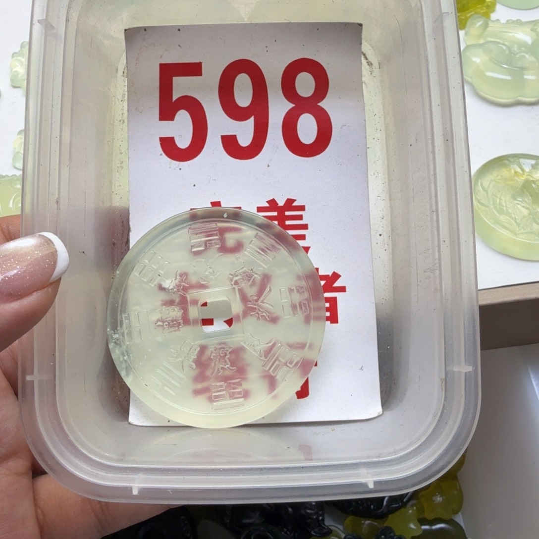 透闪石-蛇纹石玉吊坠未镶嵌