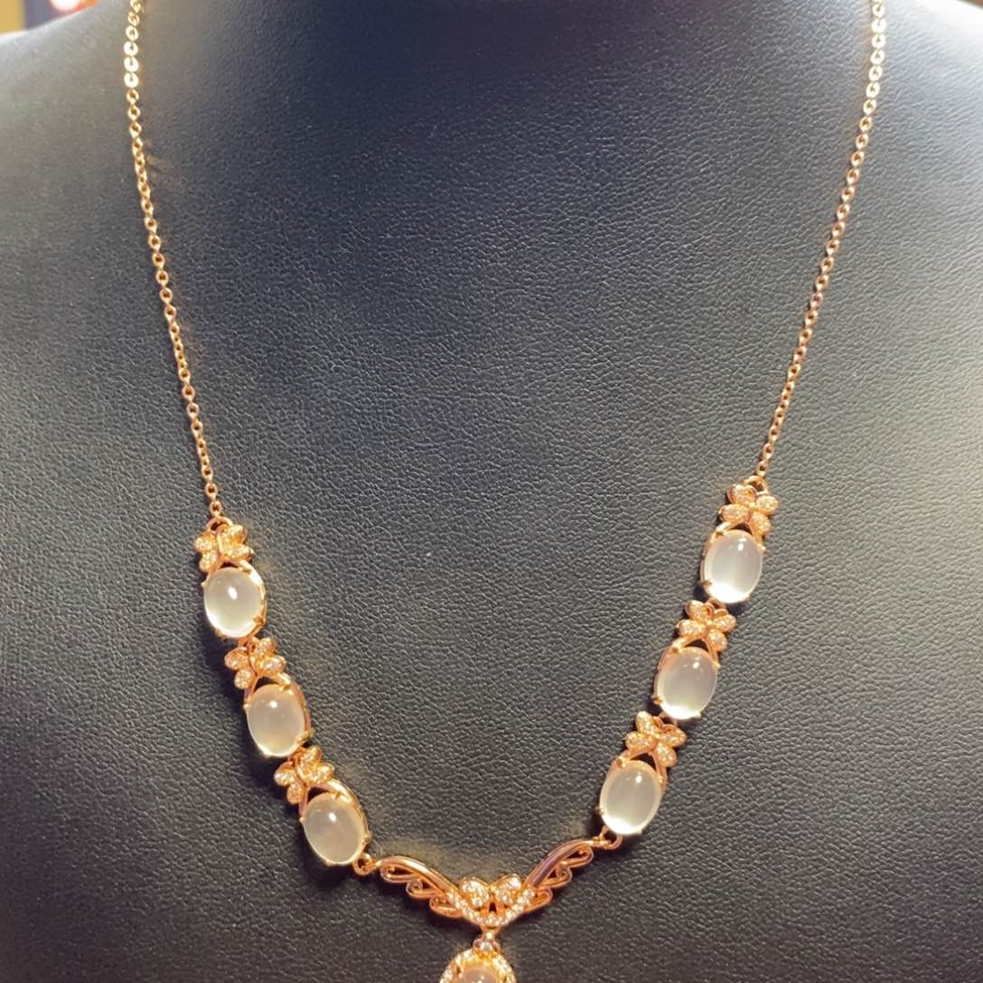 石英质玉合金吊坠