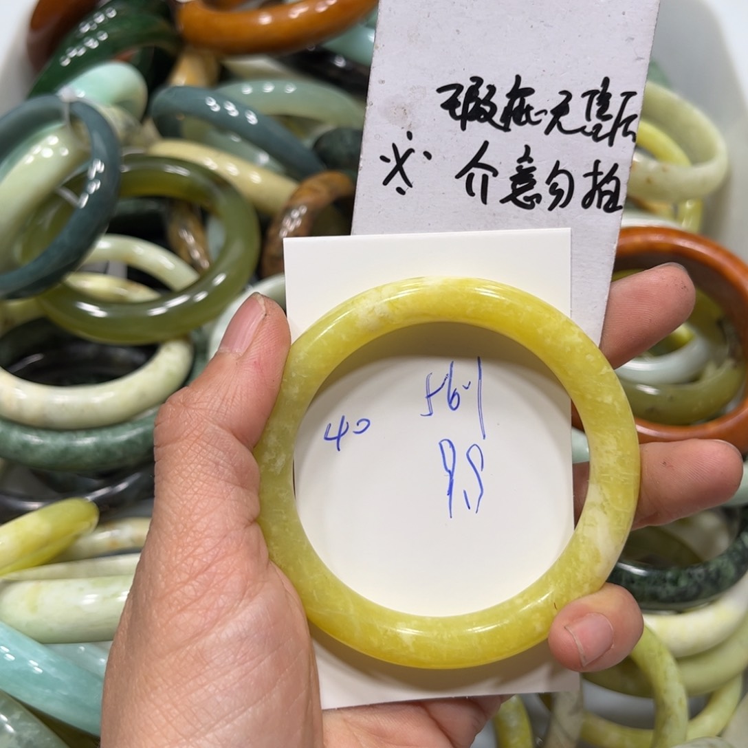 蛇纹石玉手镯未镶嵌