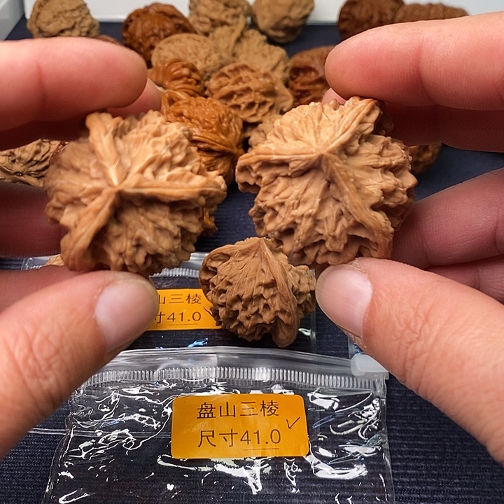 L***Q把件文玩核桃三棱