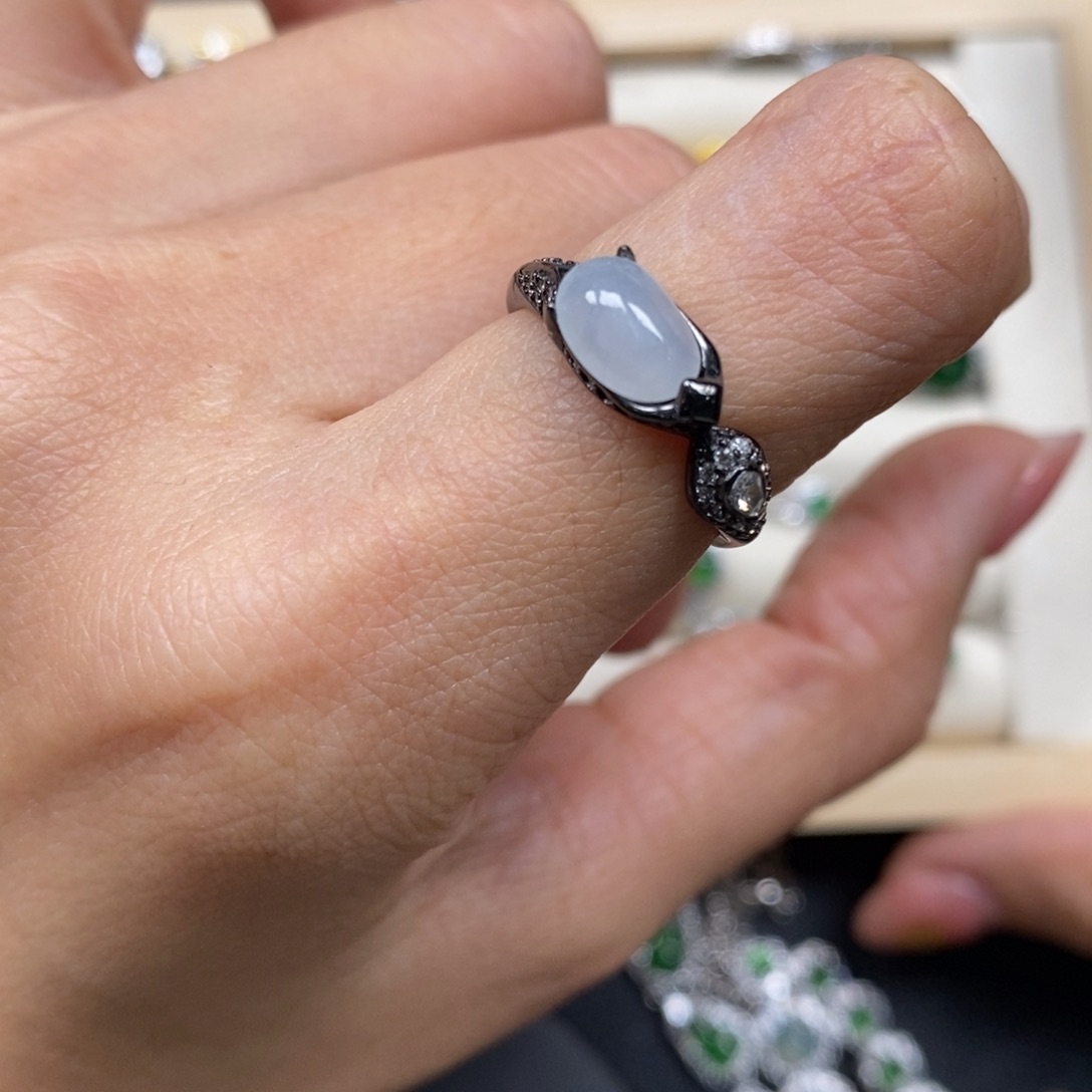 翡翠颈饰未镶嵌翡翠