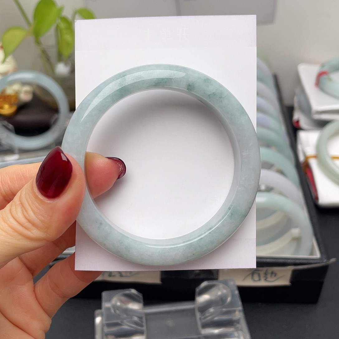 翡翠手镯未镶嵌52.5正圈有纹小裂