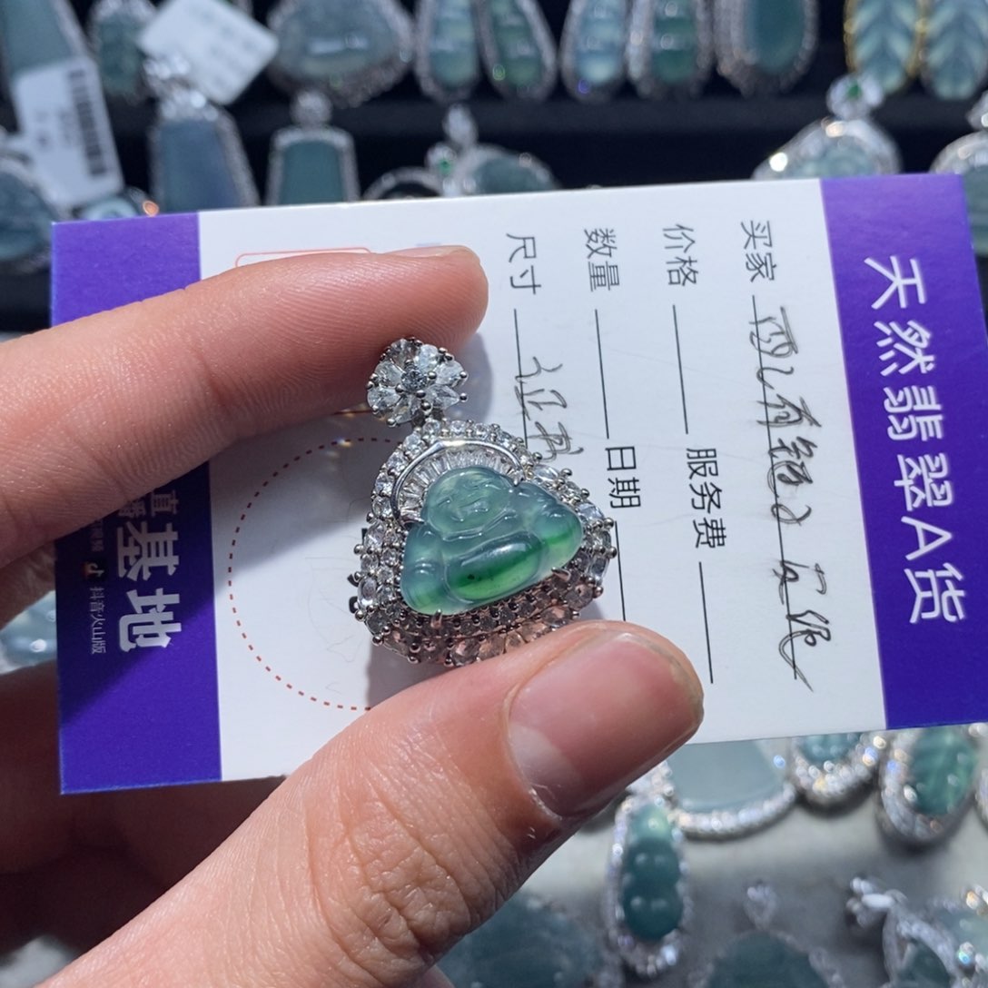 翡翠颈饰未镶嵌翡翠