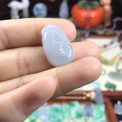 翡翠颈饰未镶嵌如意