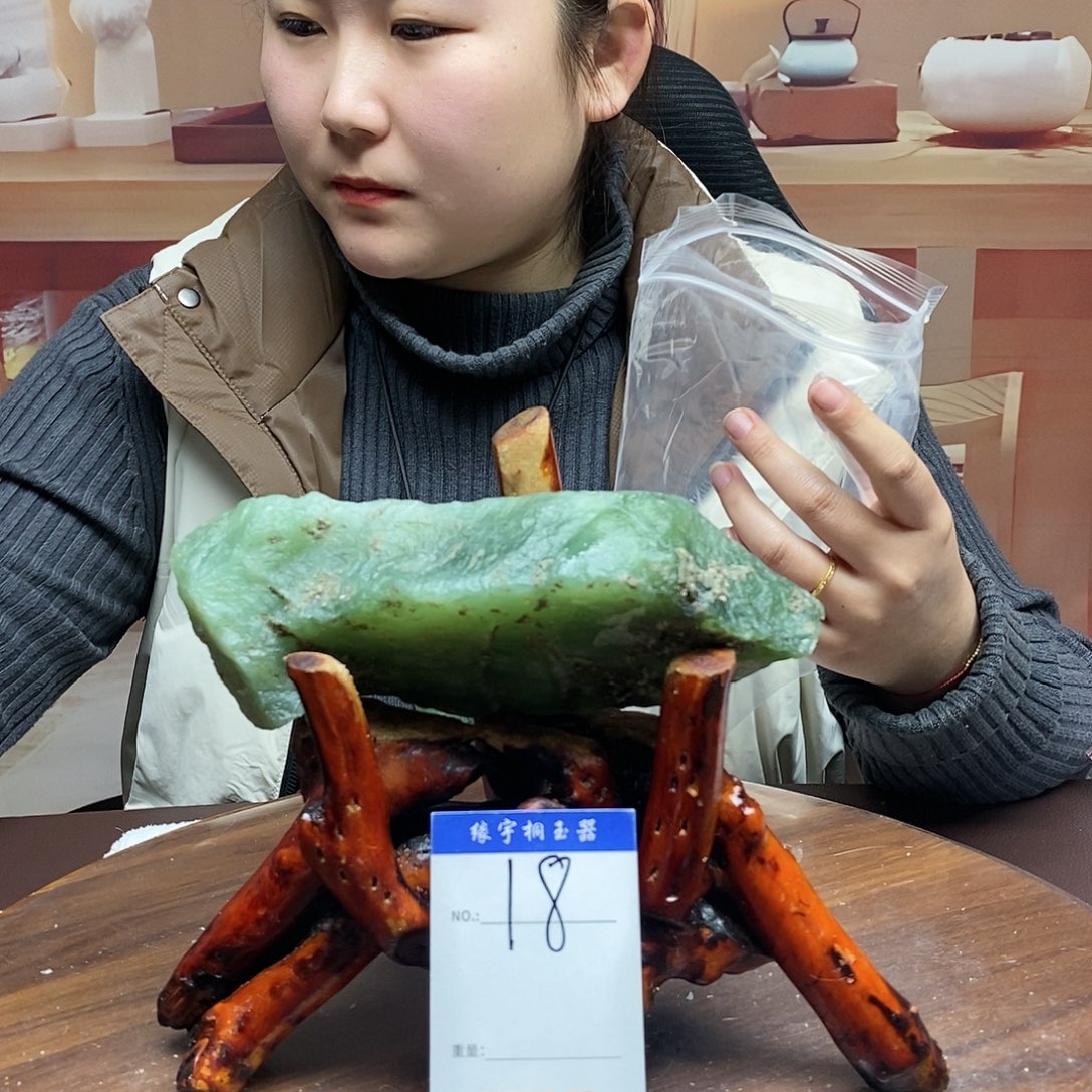 蛇纹石玉原石未镶嵌