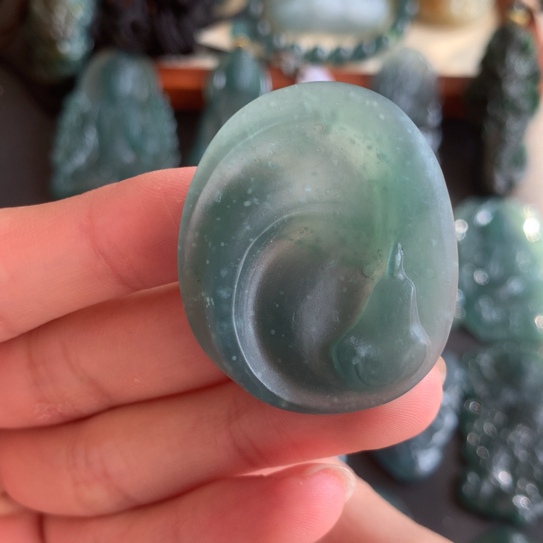 翡翠未镶嵌颈饰悟道