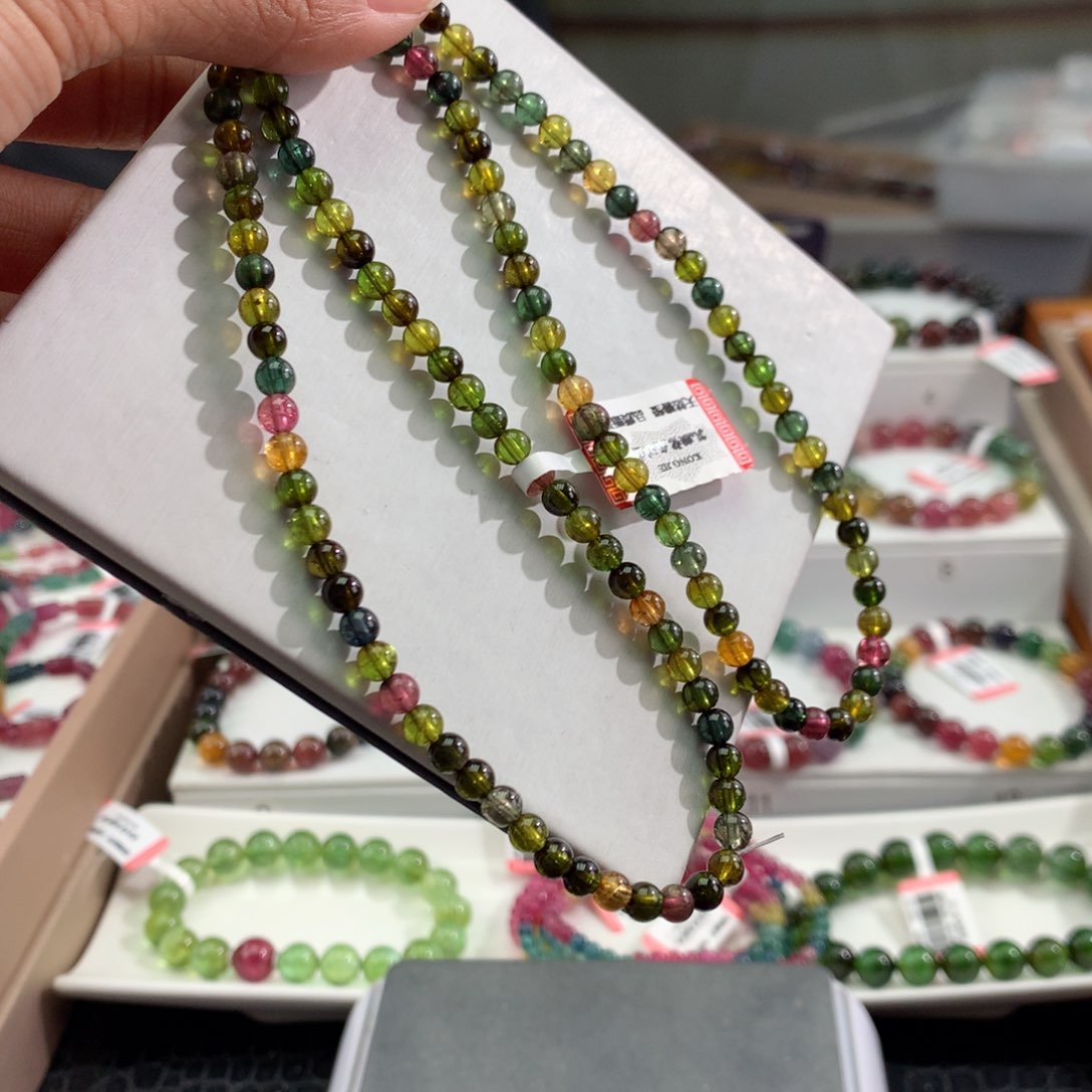 碧玺手链未镶嵌     4.6mm。