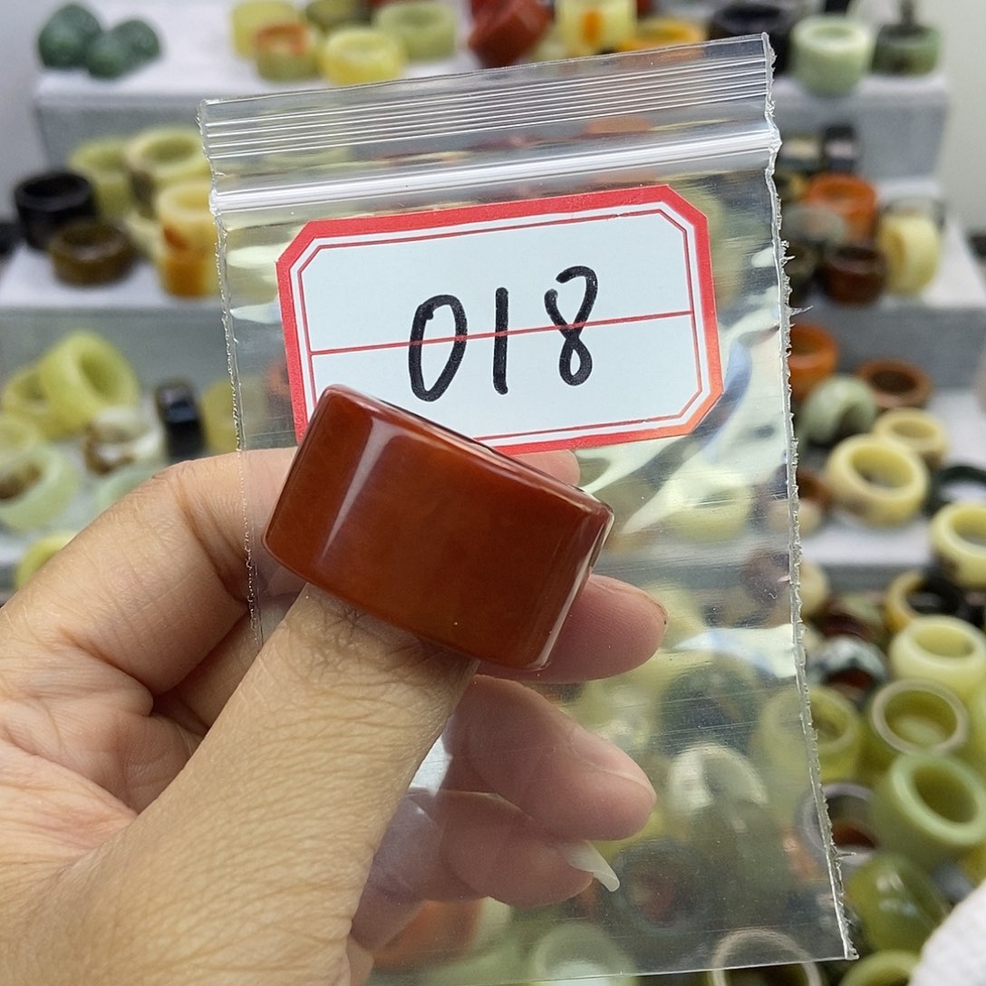 哆****蛇纹石玉未镶嵌戒指