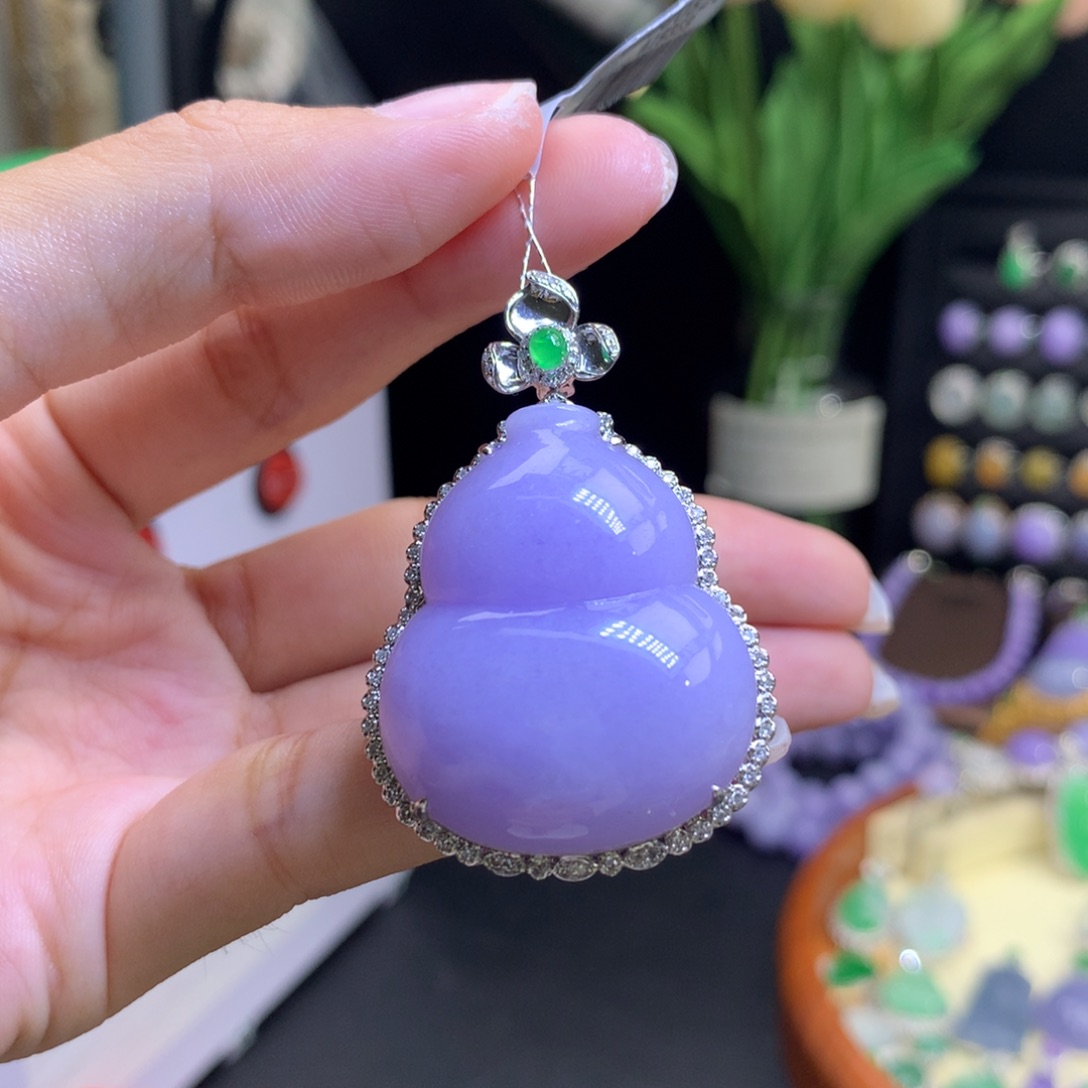 颈饰18K金镶嵌翡翠