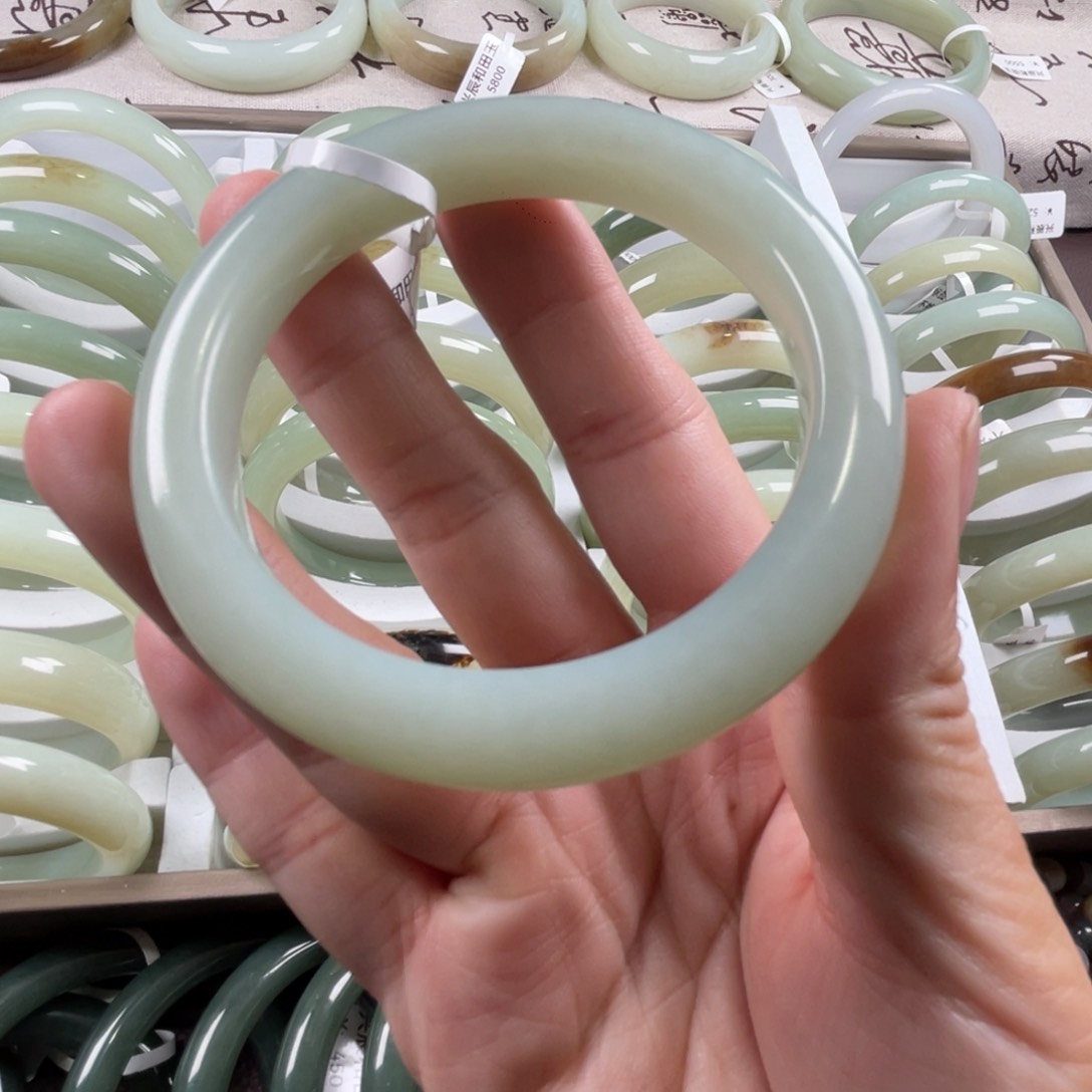 和田玉手镯未镶嵌