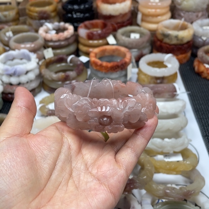 石英质玉手镯未镶嵌