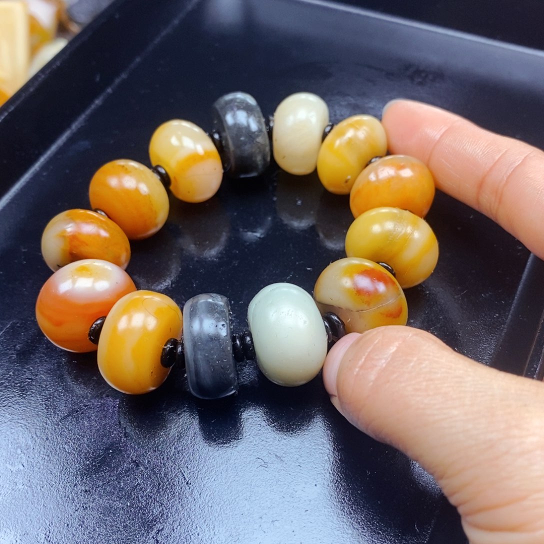 石英质玉未镶嵌颈饰