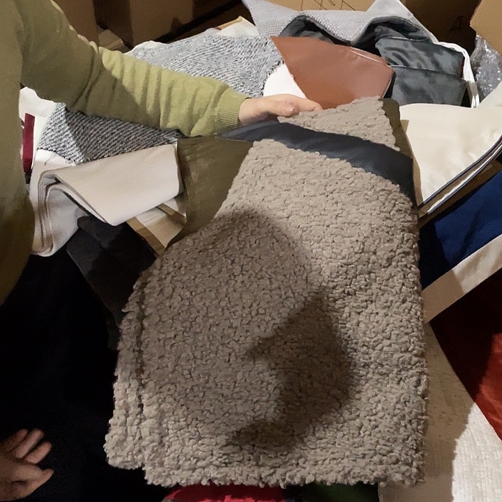 谷*?陶瓷花瓶，茶杯茶具。2