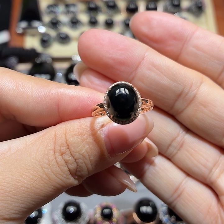 珍****翡翠18K金镶嵌戒指