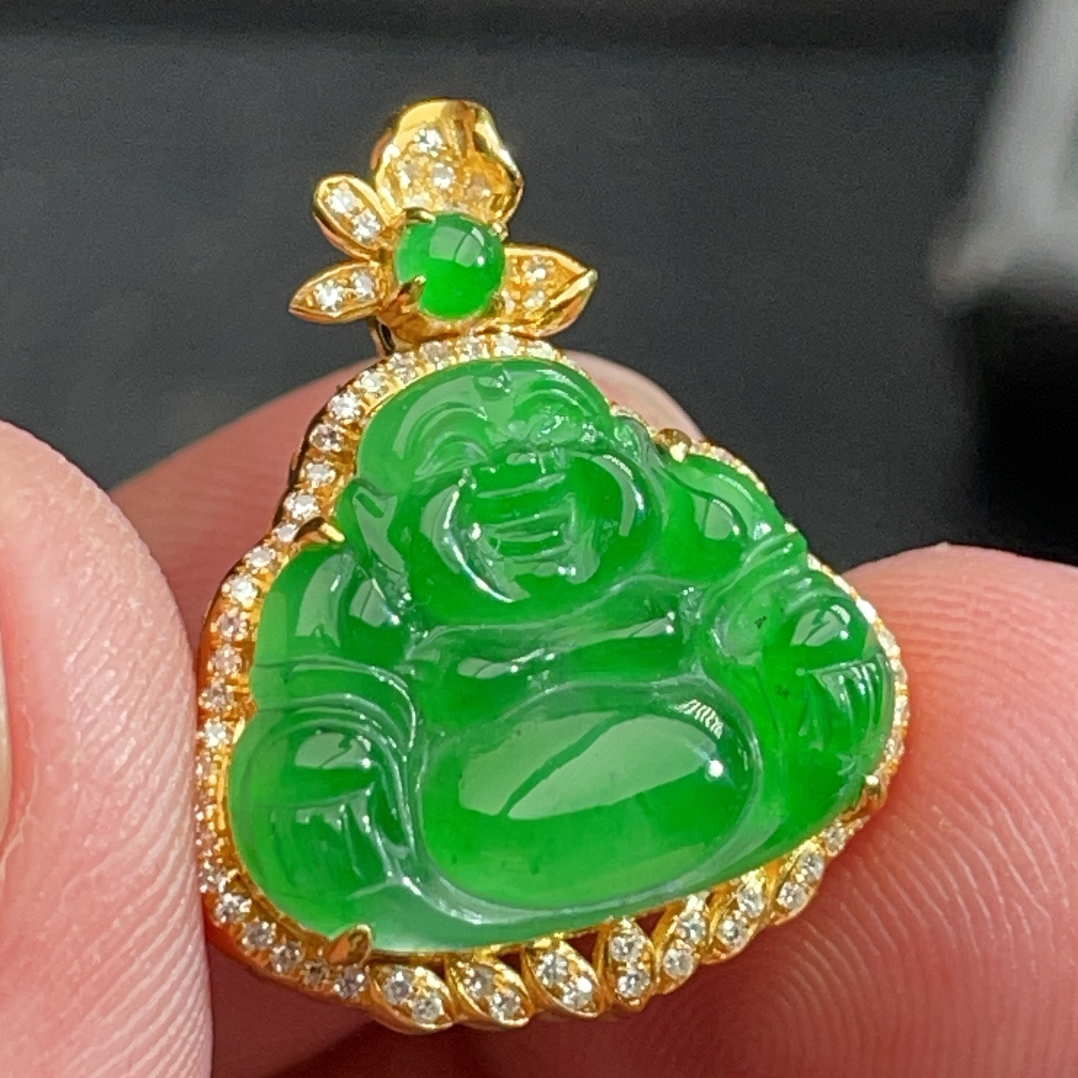 18K金天然翡翠A货-4580佛公满绿吊坠镶嵌钻石K黄阳绿珠宝玉石挂件