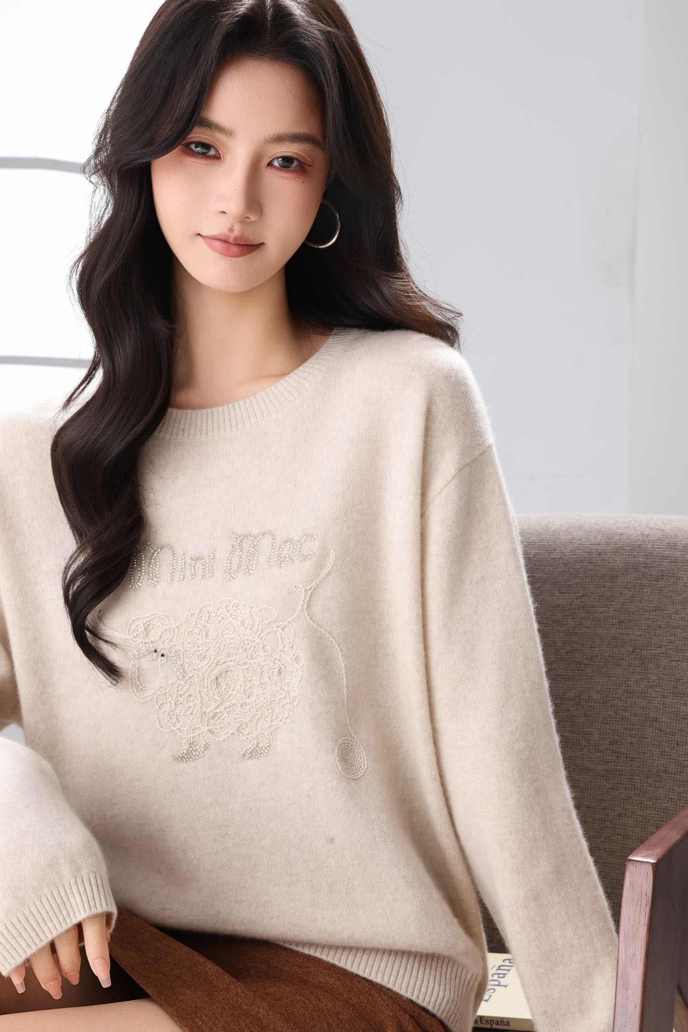 9002-Y   100%山羊绒圆领套头女秋冬新款高级感内搭提花刺绣毛衣