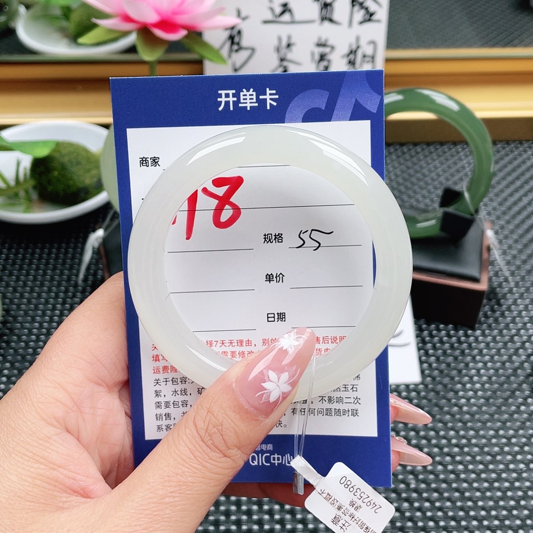 和田玉未镶嵌手镯