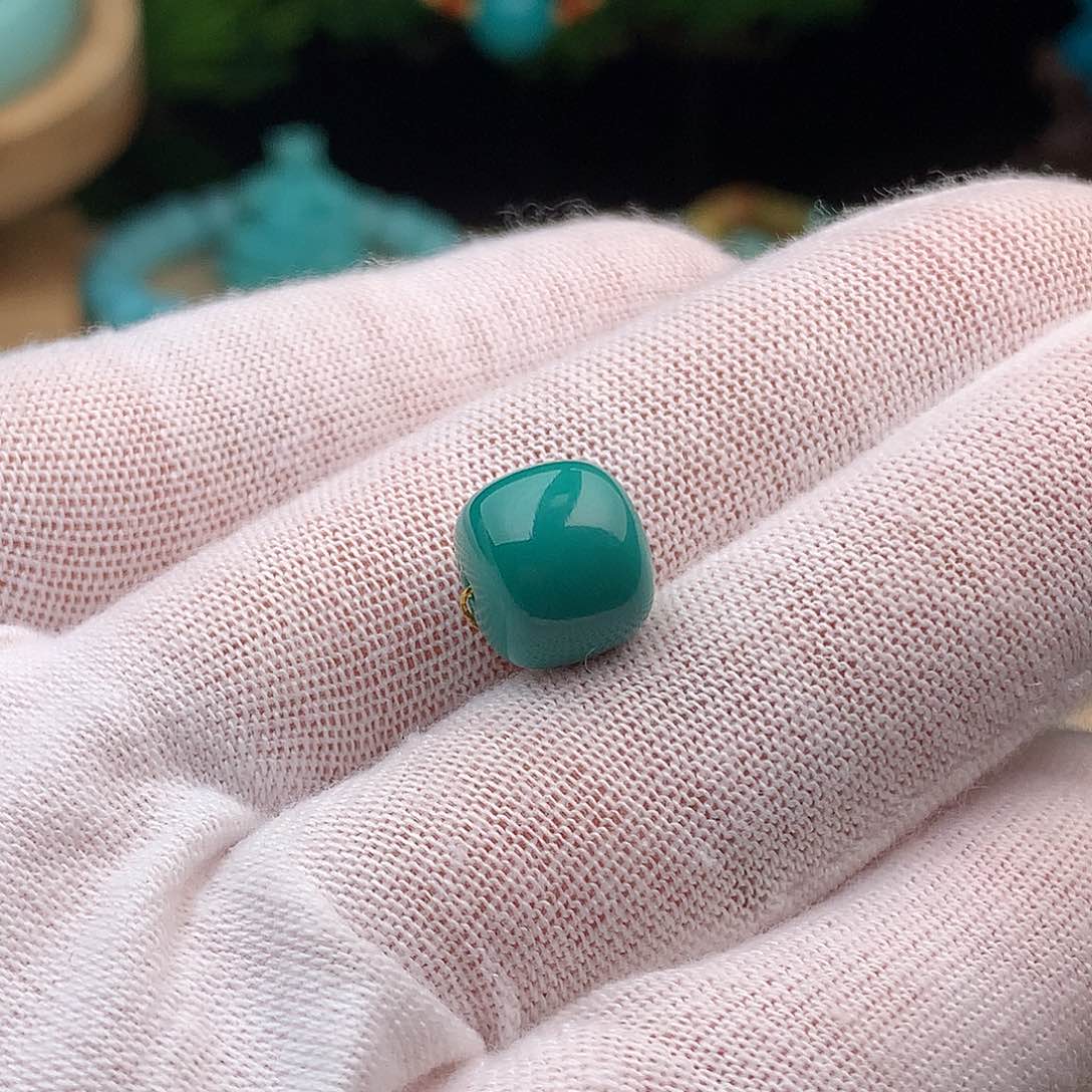 绿松石未镶嵌颈饰