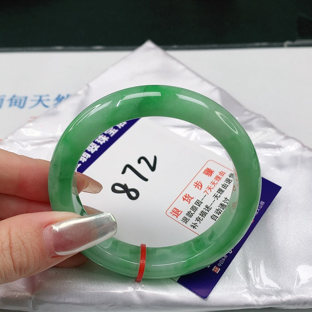 翡翠手镯未镶嵌翡翠手镯