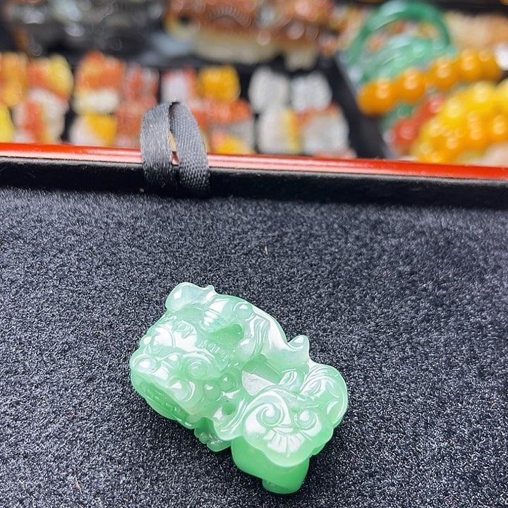 石英质玉（黄龙玉）颈饰未镶嵌