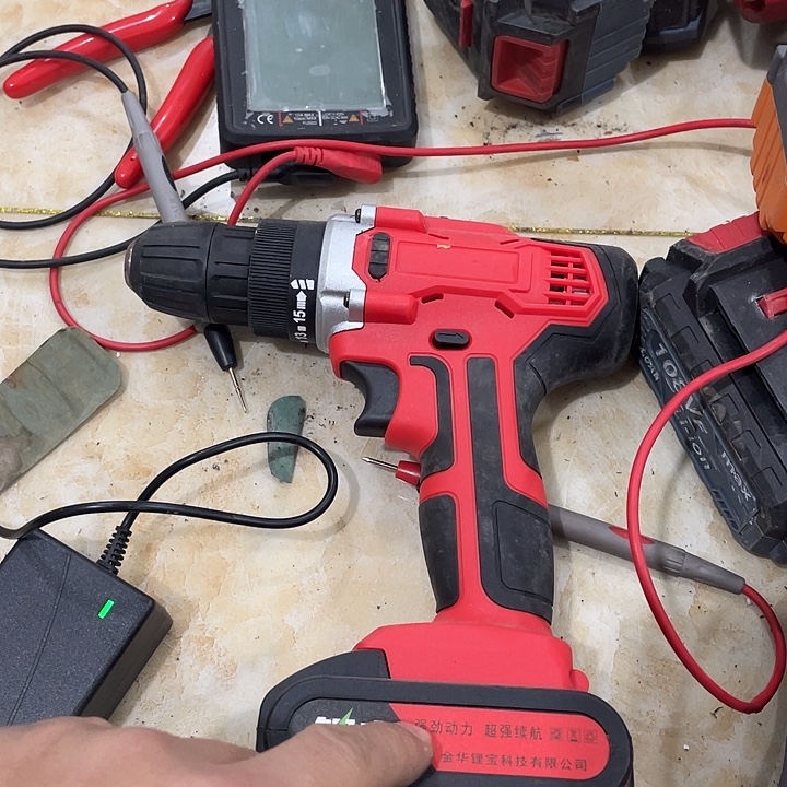 电钻一个电池一个没充电器