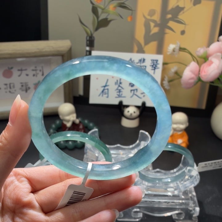 翡翠未镶嵌手镯高冰蓝方条