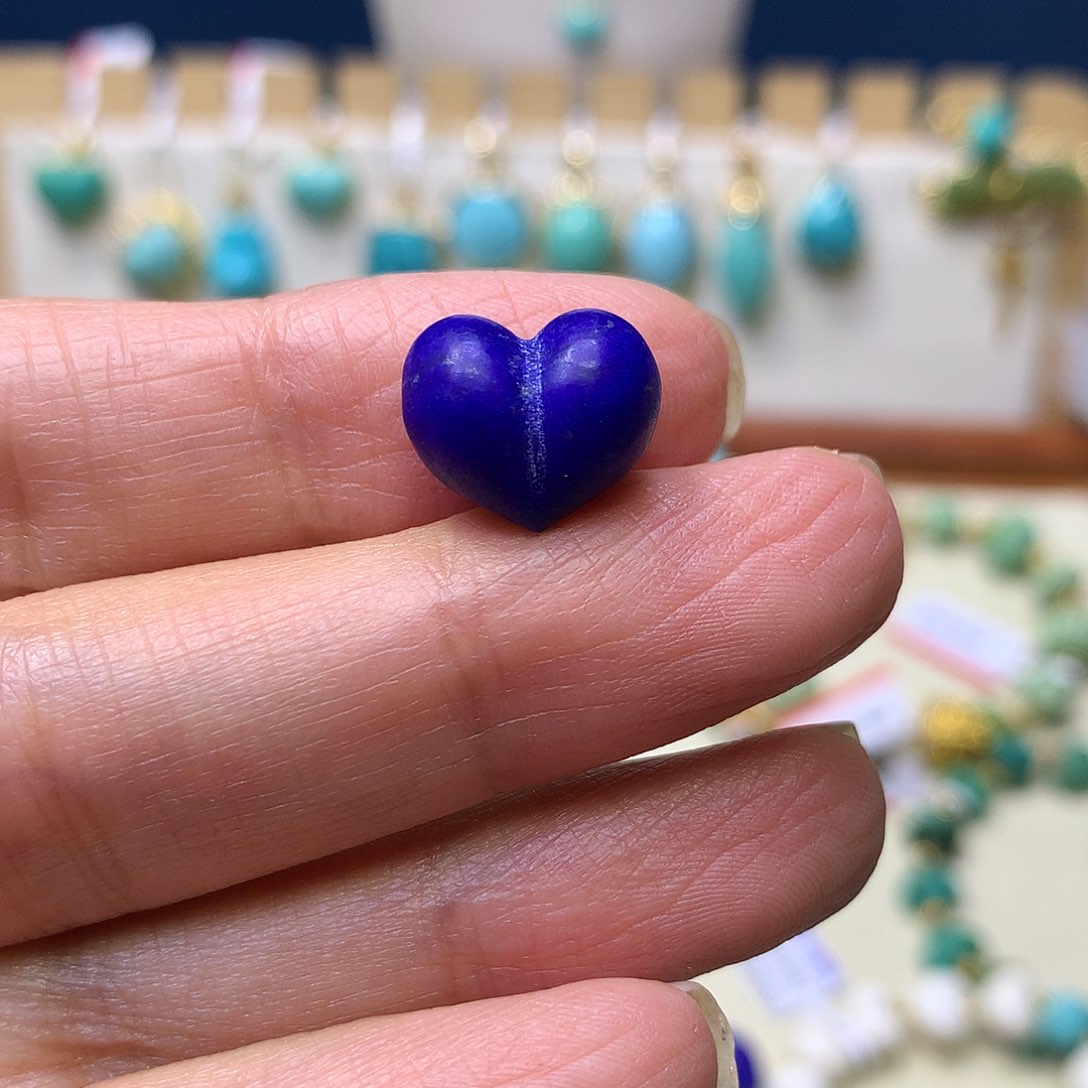 ****青金石未镶嵌屁桃