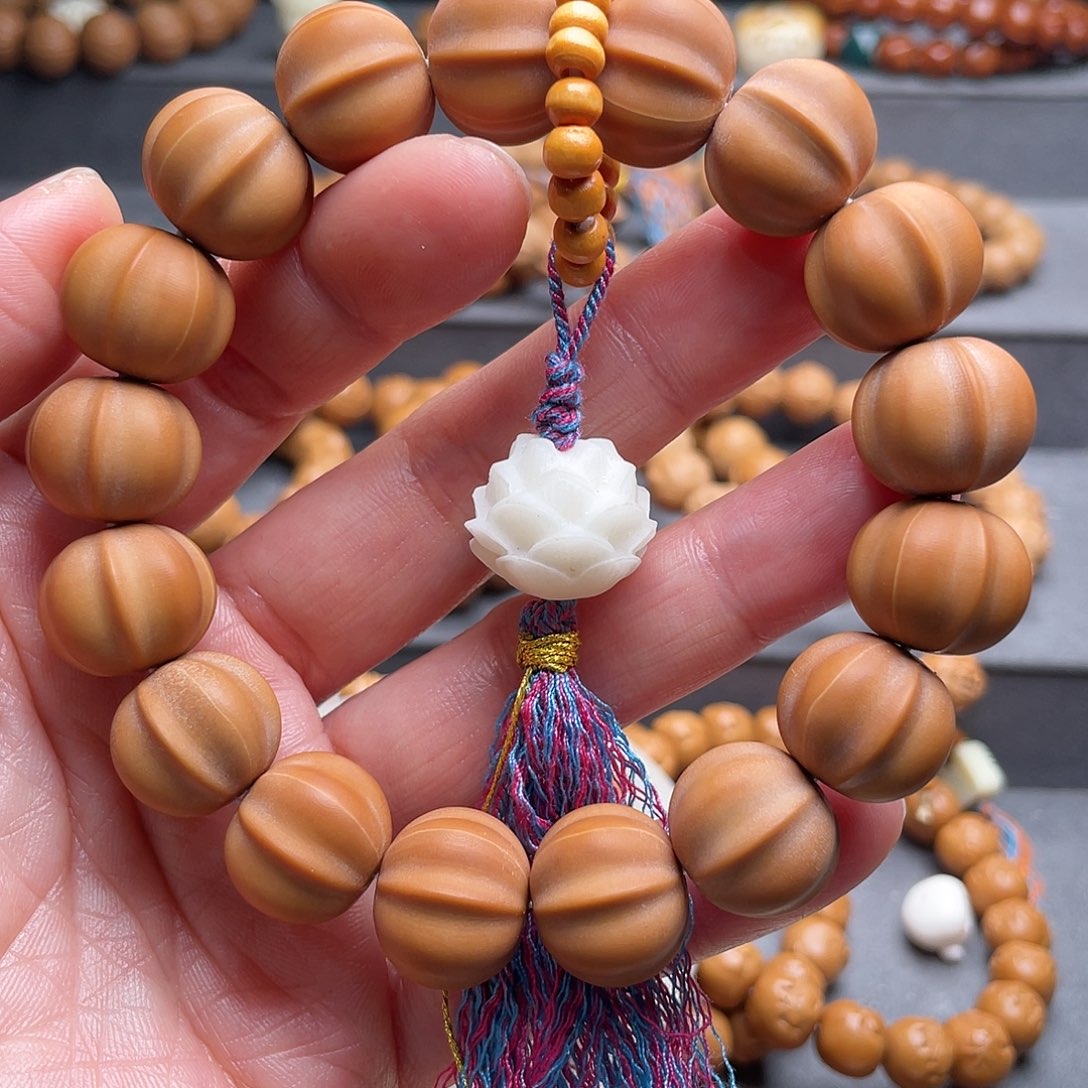 猴头核桃吊坠磨砂大鲨鱼背