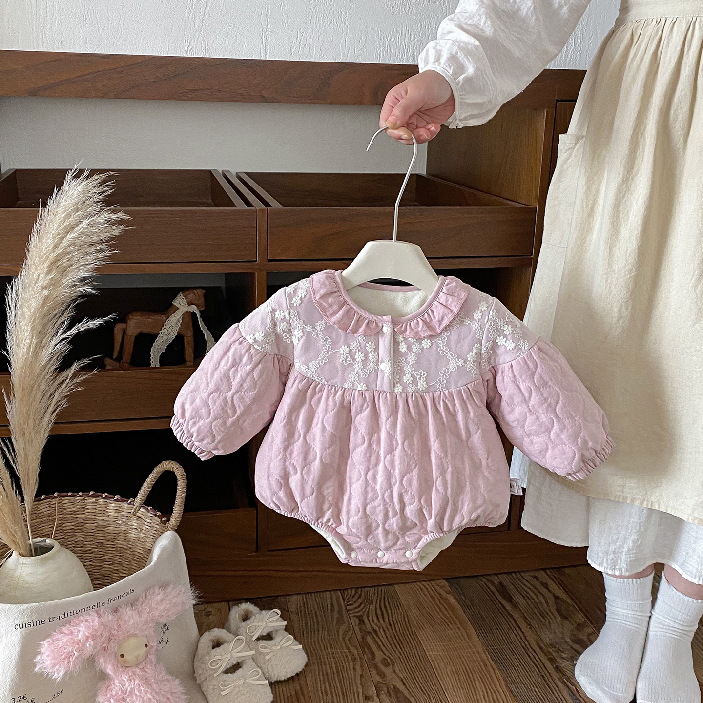 冬季新款婴幼儿绗棉加绒加厚哈衣女宝宝洋气拼接花边包屁衣潮