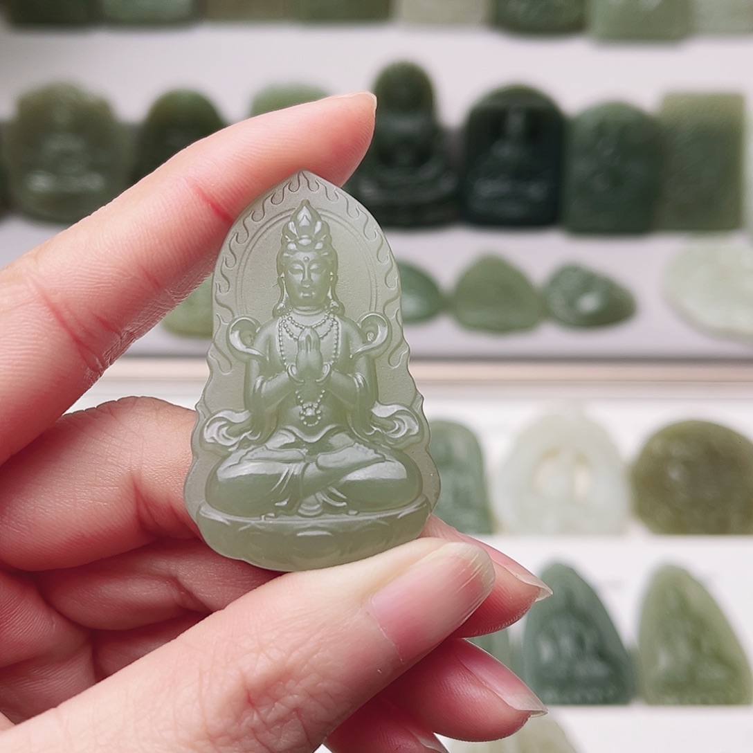 昵***！和田玉未镶嵌颈饰