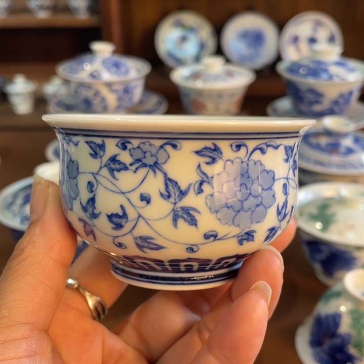 手工手绘缠枝莲大炉式杯