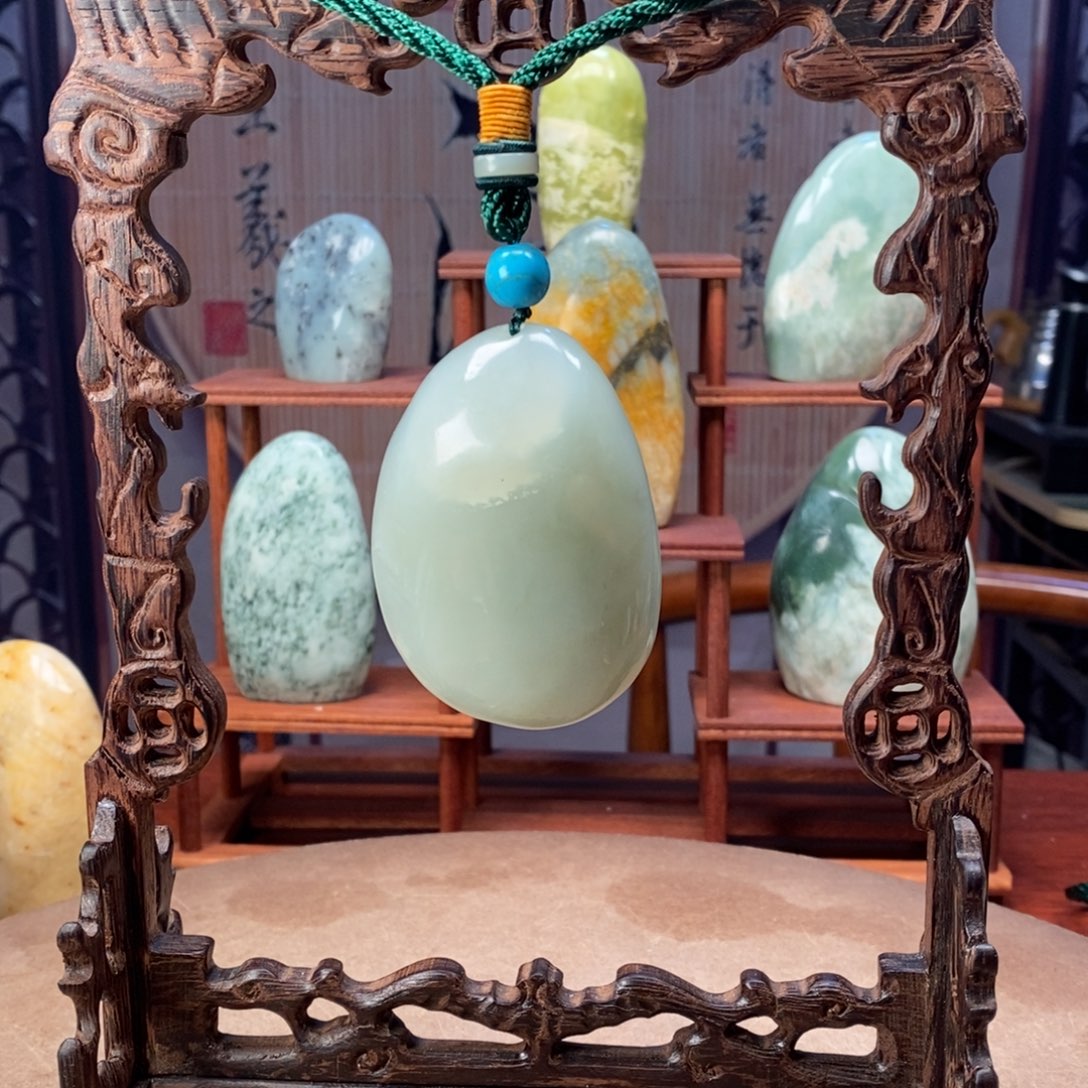 江***哥玉岫岩精品原石把件