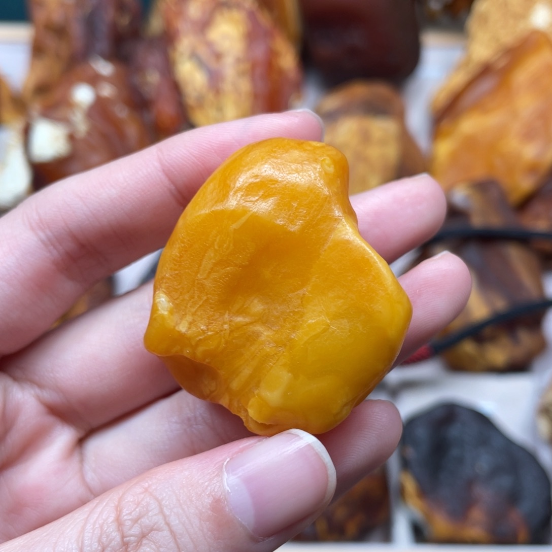 琥珀珠宝奇石未镶嵌