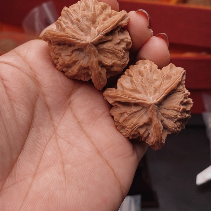 把件桃核盘山三棱40