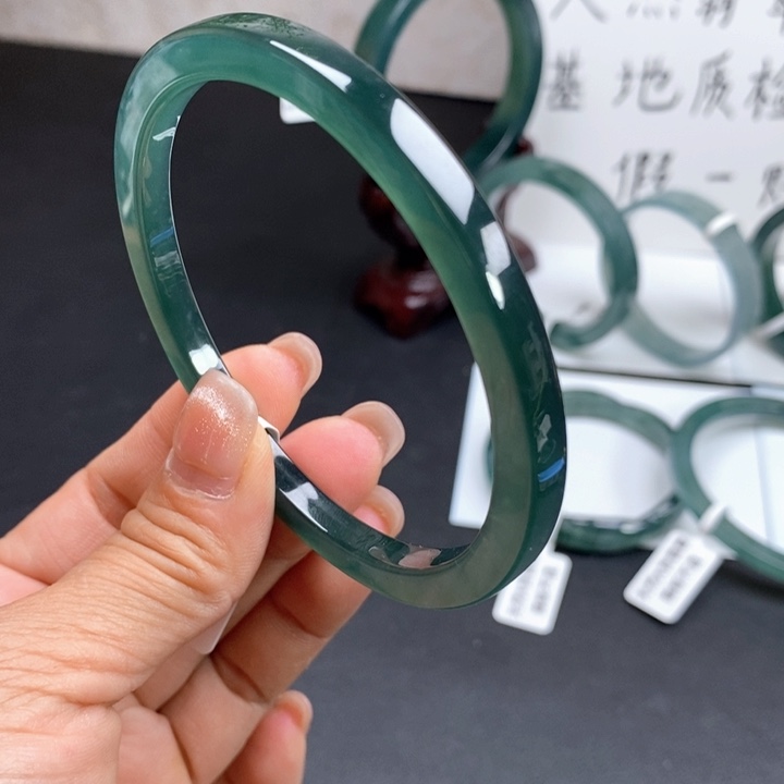 翡翠手镯未镶嵌64尺寸
