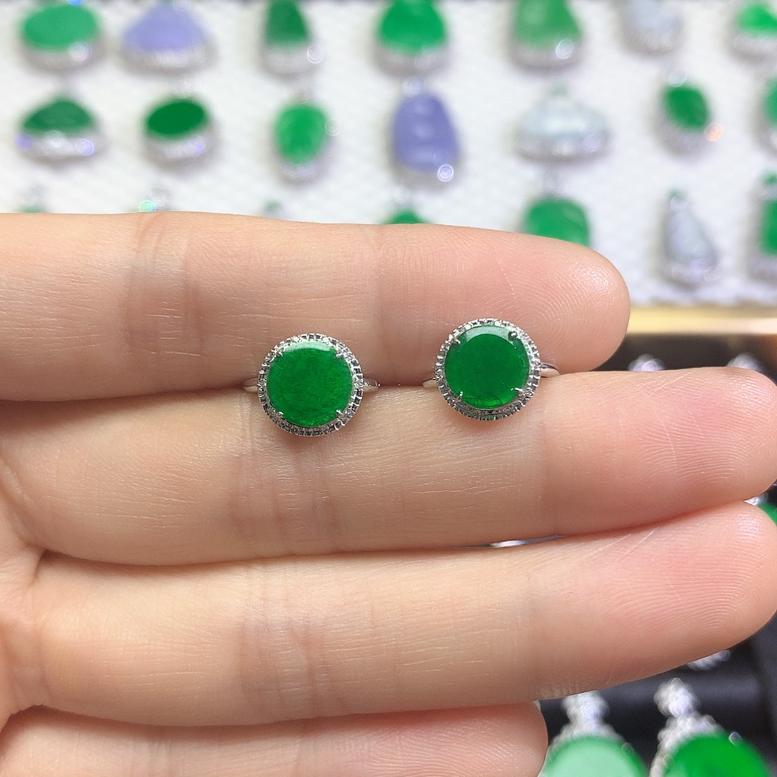 18K金镶嵌翡翠耳饰耳饰