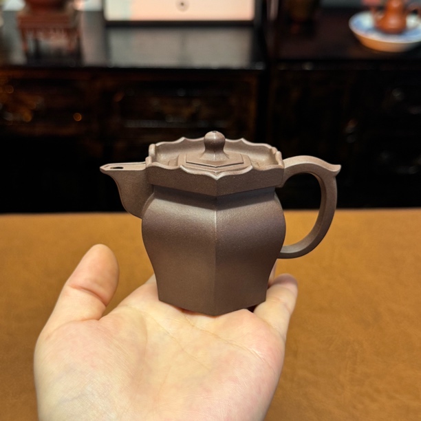 宜兴紫砂壶壶名：僧帽，泥料，老紫泥， 容量，110c，全手工