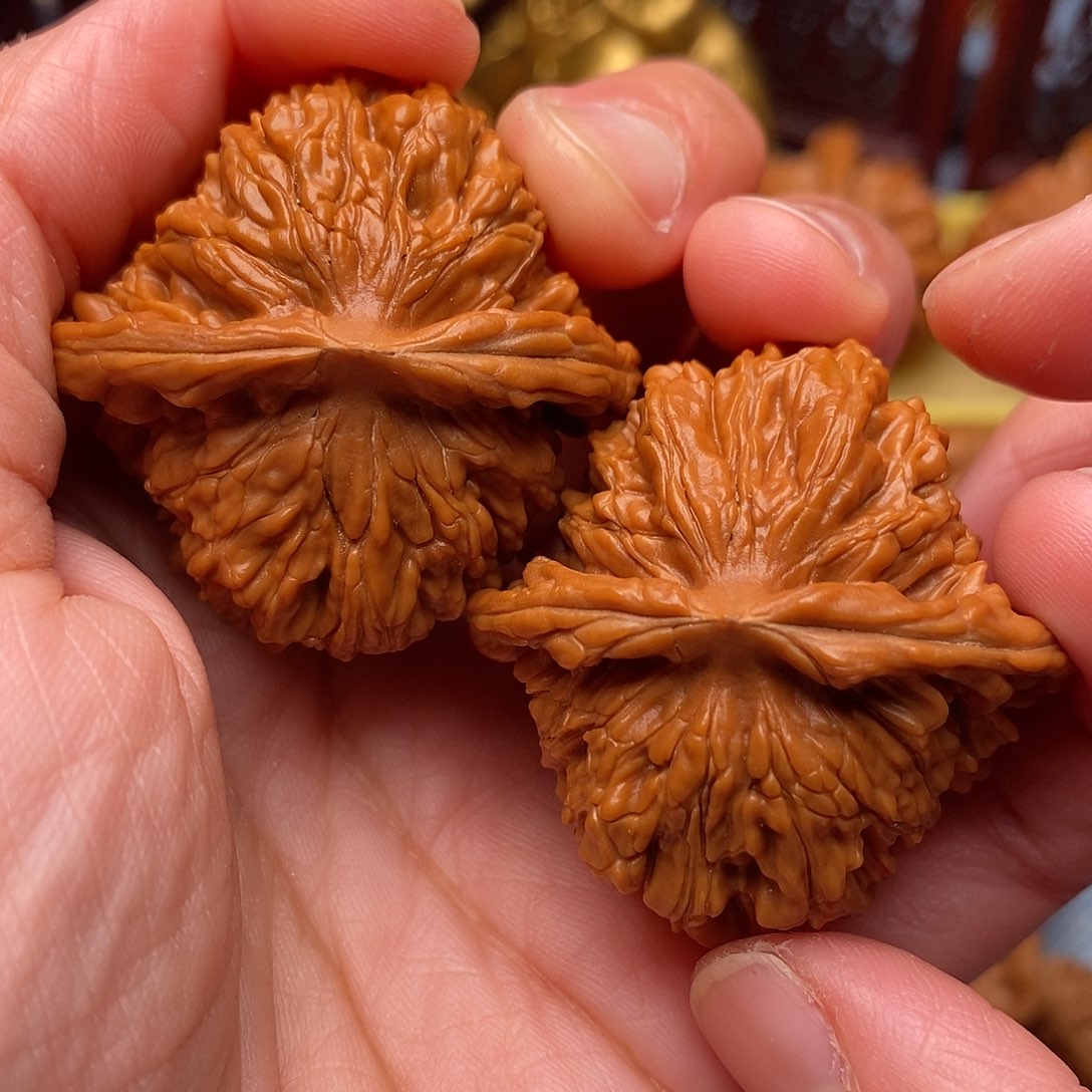 文玩核桃把件全品红皮四座楼40.8尺