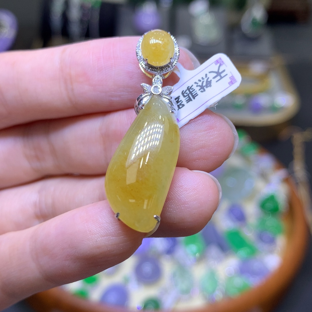 翡翠18K金镶嵌颈饰翡翠吊坠项链