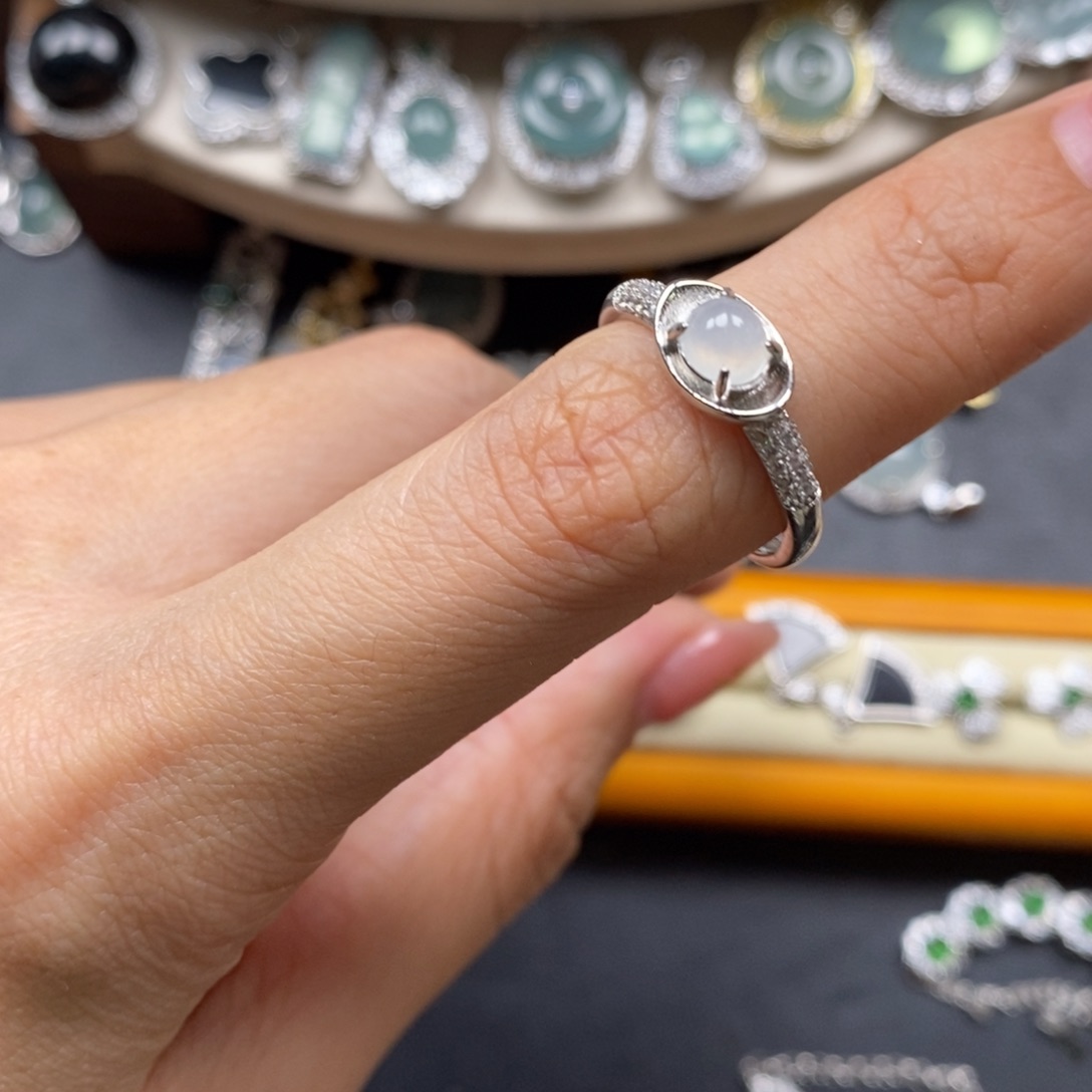 翡翠颈饰未镶嵌翡翠