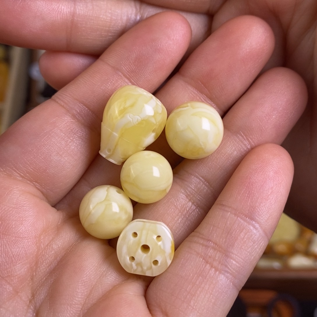 蜜蜡裸石未镶嵌安*大漠