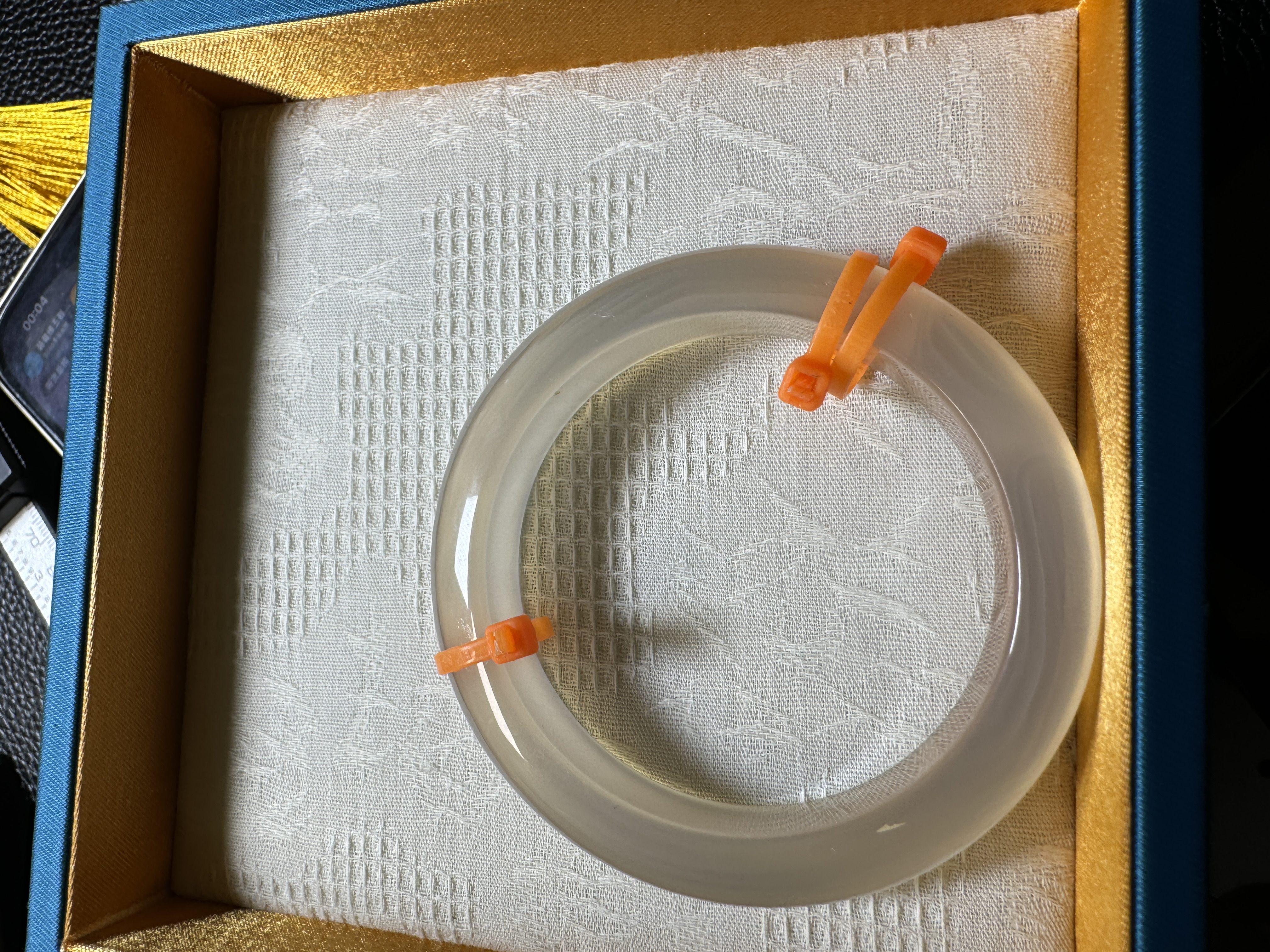 B纯天然玛瑙香槟色正圈手镯