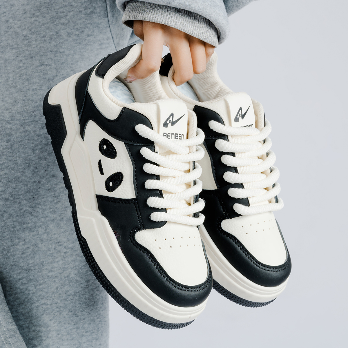 2025时尚春季百搭厚底女鞋学院风低帮拼色熊猫小白鞋韩版潮流A45