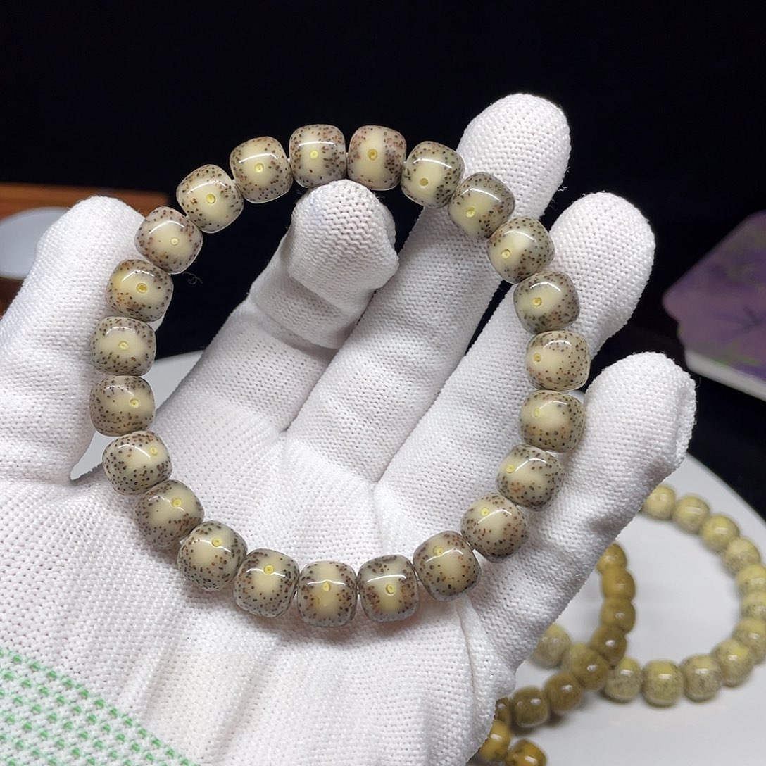 吊坠星月菩提15。10/9灰冰通体留白