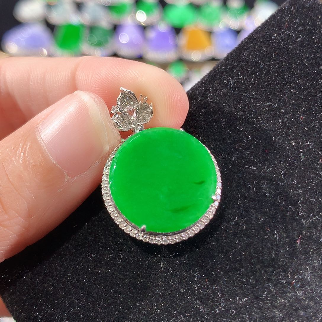 翡翠18K金镶嵌颈饰