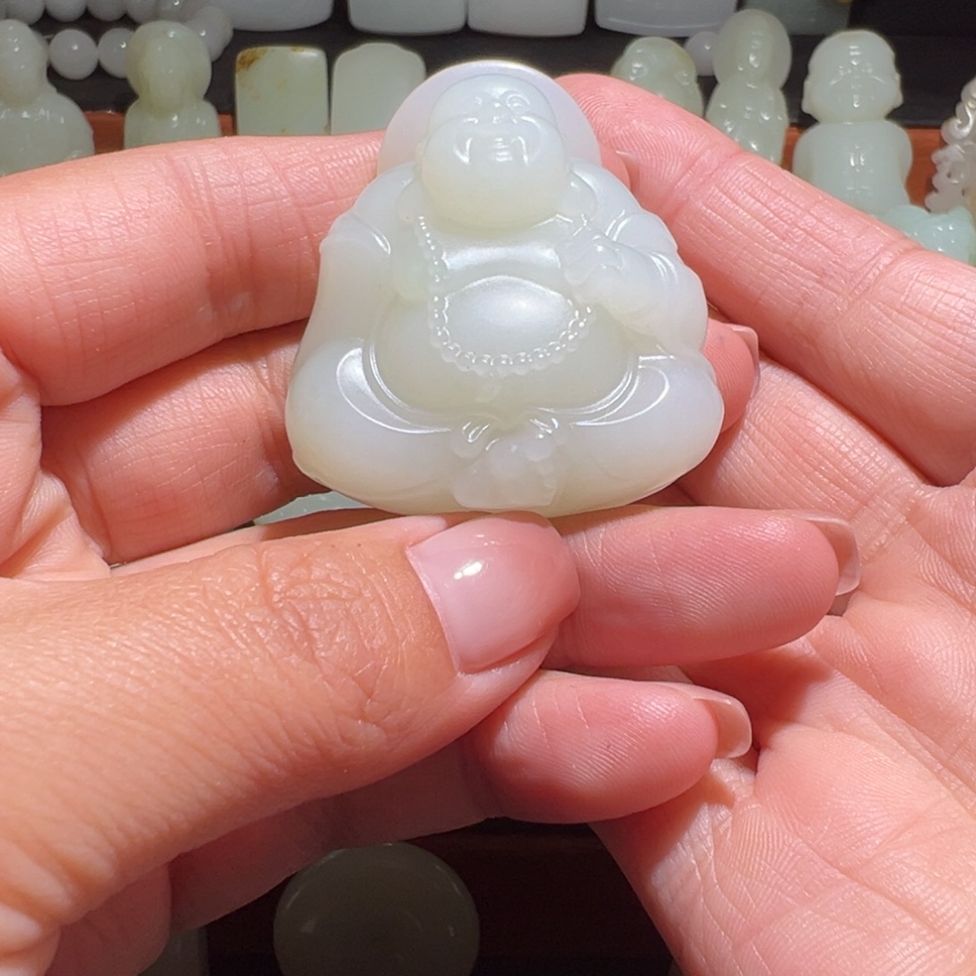 牧***人和田玉未镶嵌颈饰